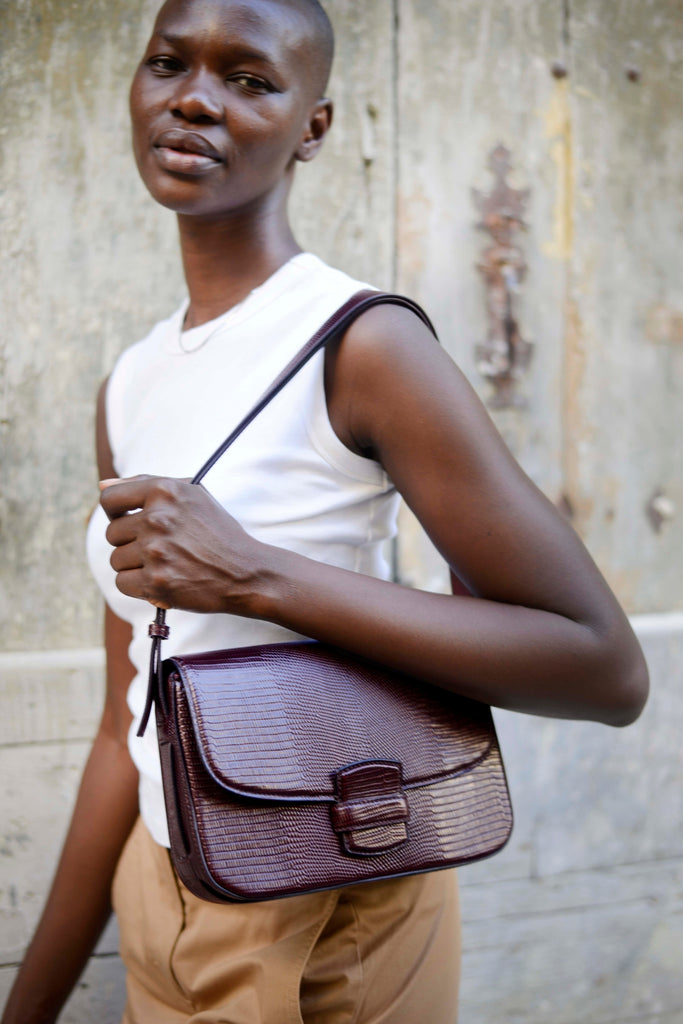 Le Crossbody · Cuir Embossé Lézard · Cerise · Édition Limitée