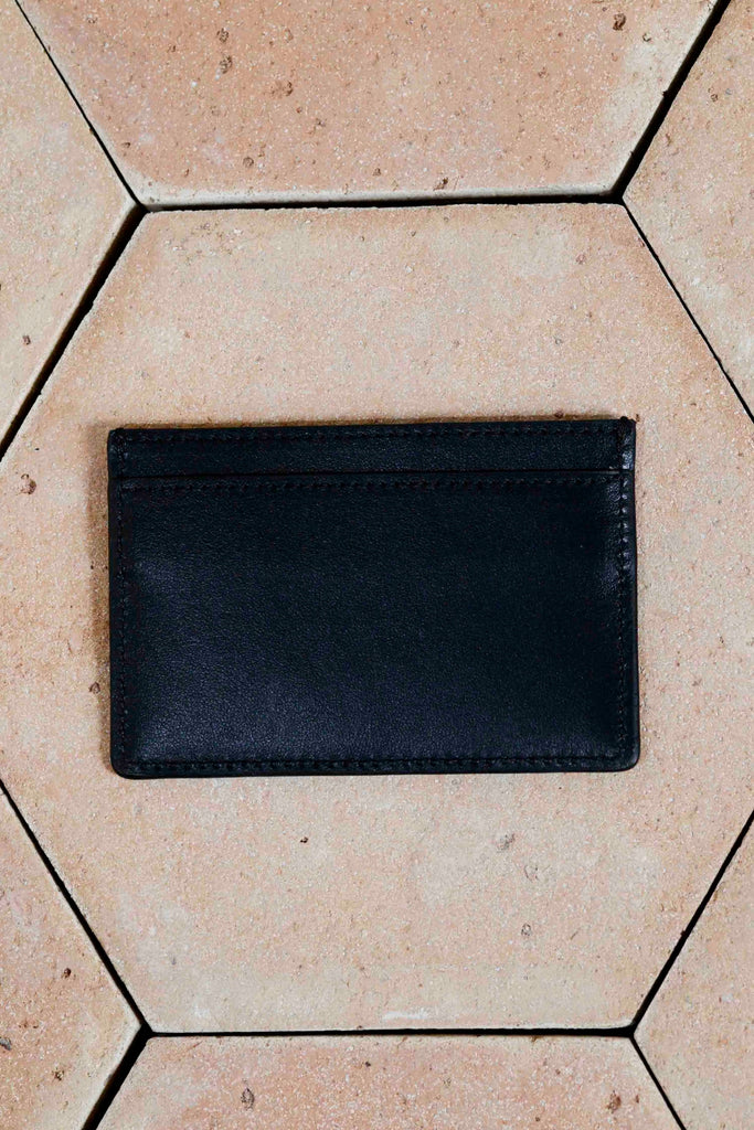 <tc>The Card Holder · Limited Edition</tc>