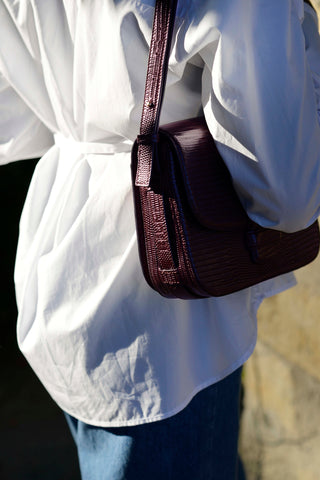 Le Crossbody · Cuir Embossé Lézard · Cerise · Édition Limitée