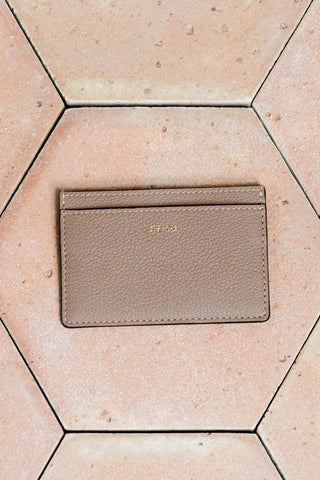 <tc>The Card Holder · Limited Edition</tc>