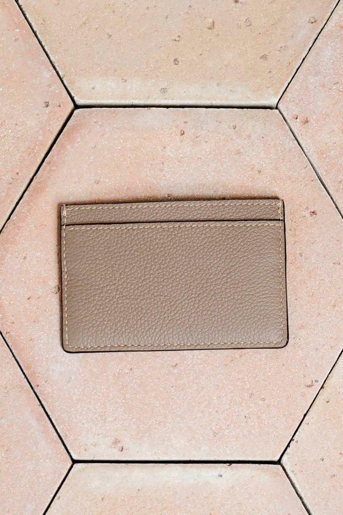 <tc>The Card Holder · Limited Edition</tc>