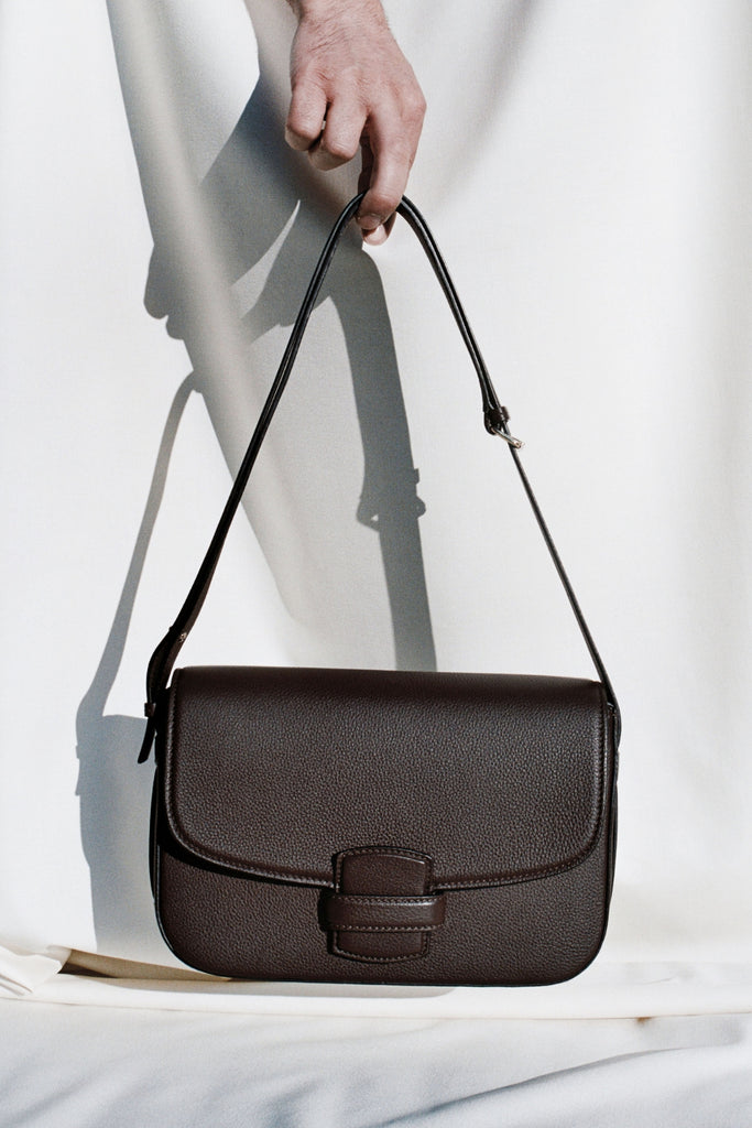 <tc>The Crossbody · Grained Leather · Chocolate · Limited Edition</tc>