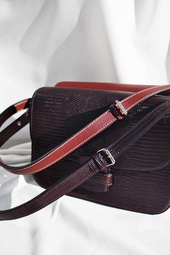 <tc>The Crossbody · Embossed Lizard Leather · Cherry · Limited Edition</tc>