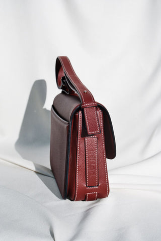 <tc>The Crossbody · Grained Leather · Griotte · Limited Edition</tc>